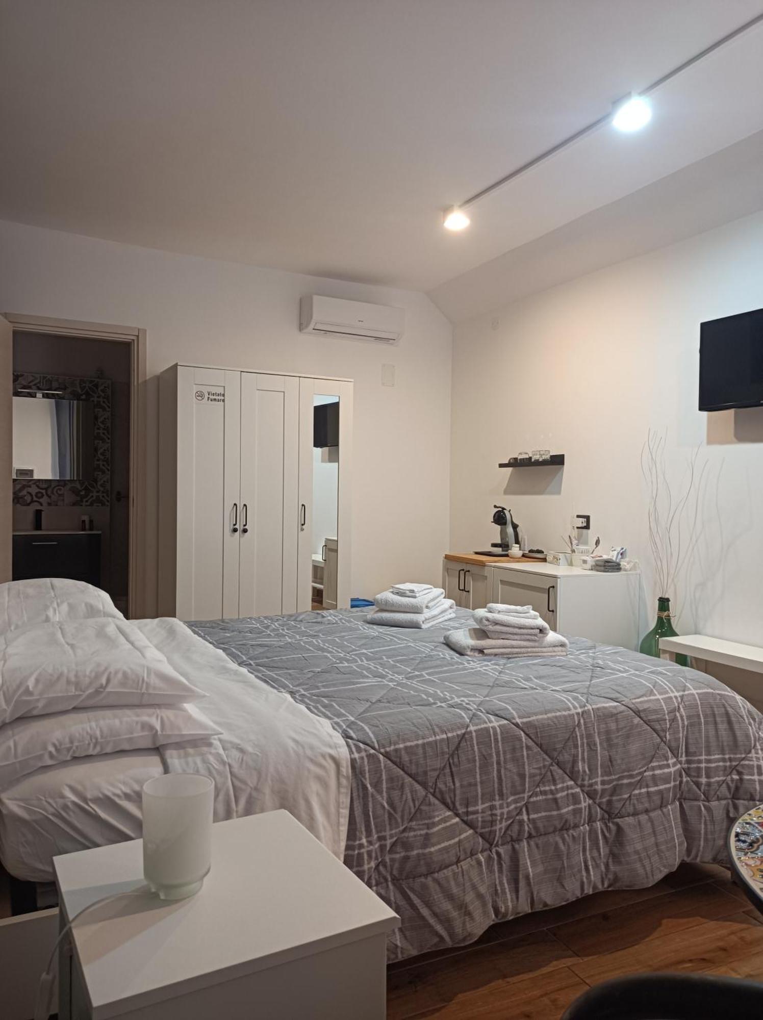 La Jacaranda Rooms Таормина Номер фото